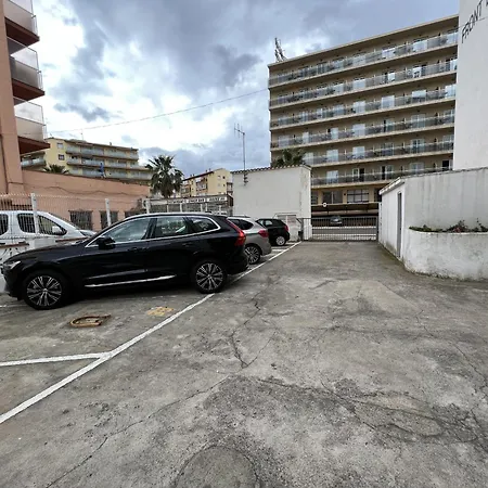 Apartament Front De 23 *
